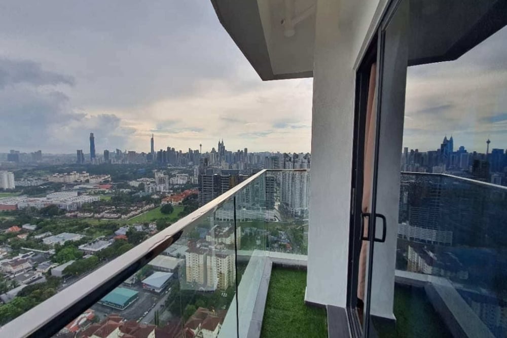 Reizz Residence by Plush