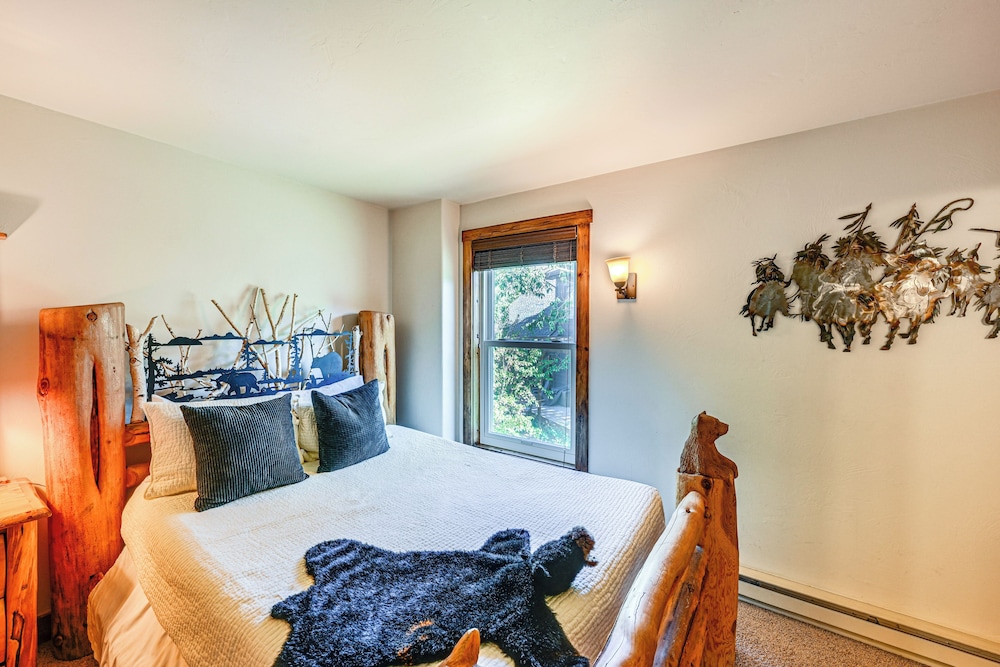Duplex in Quiet Family Neighborhood 1 Mi to Skiing view 4