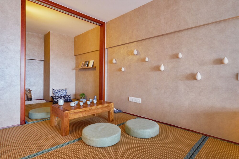 Summer Flower Apartment