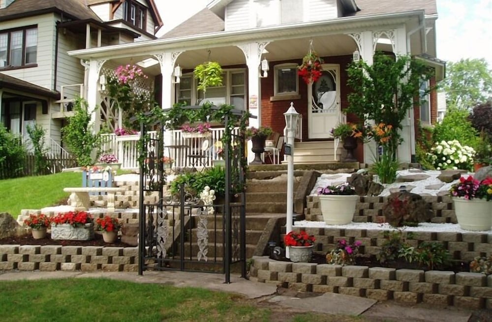 Glen Mhor Bed and Breakfast - Image 1