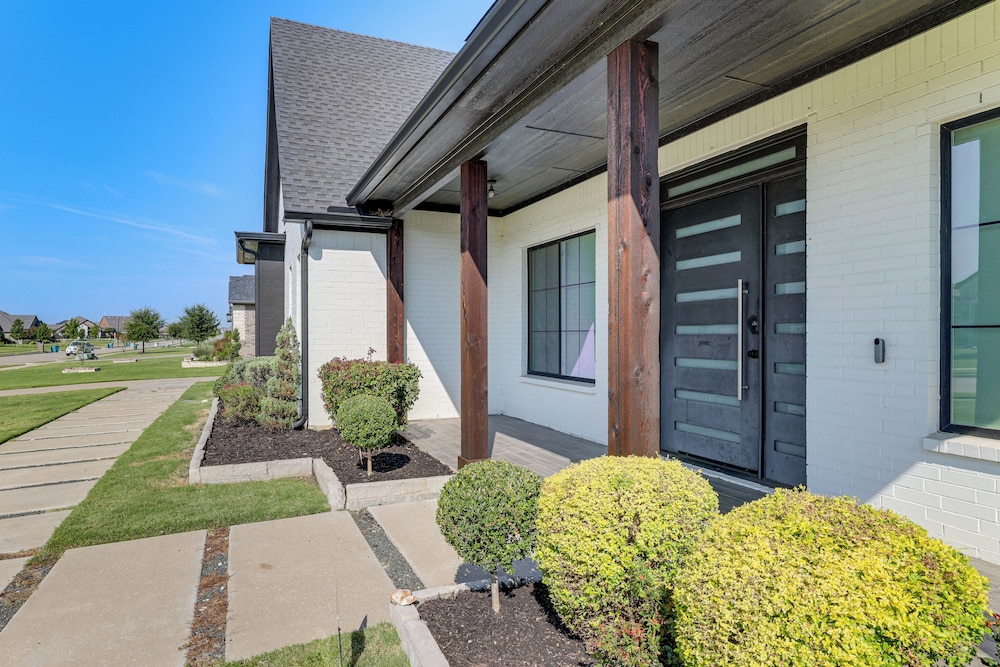 Luxe Retreat w/ Patio & Fenced Yard in Waxahachie!