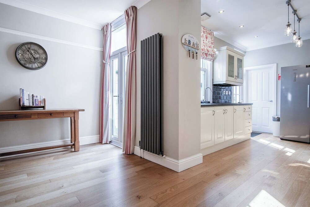 Overland Road 4 Bed House Mumbles