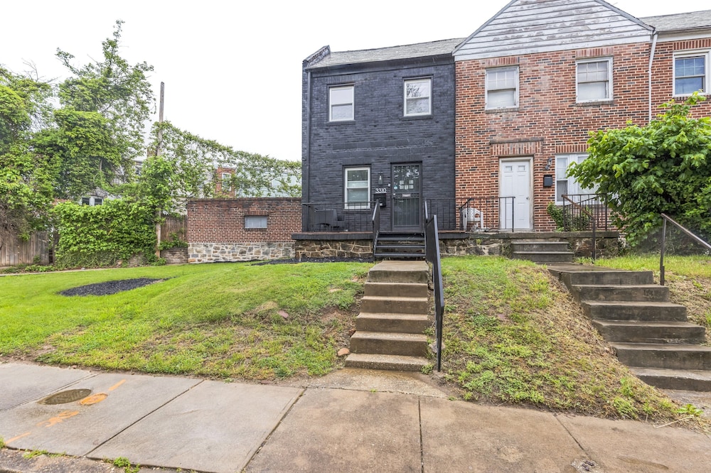 Cozy Getaway Quiet Neighborhood Near Dt 2 Bedroom Townhouse