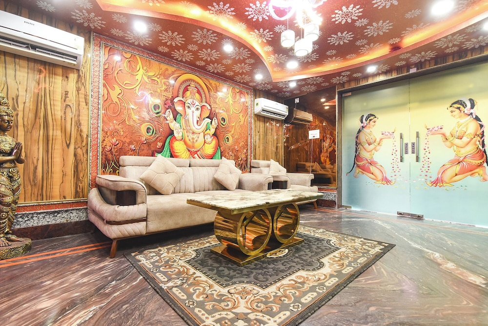 Fabhotel Rahi Crown