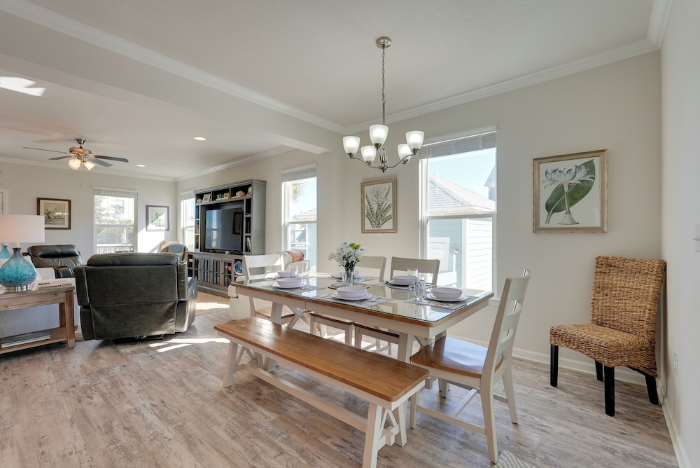 Steps to Shore: Windmark Beach Retreat w/ Balcony!