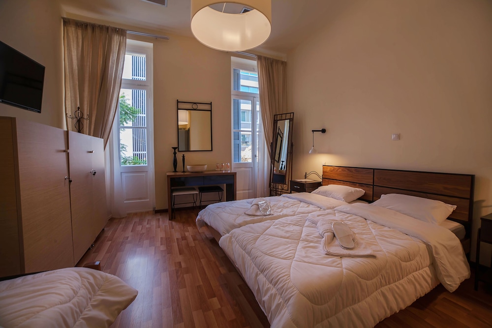 Athinas Street Inn