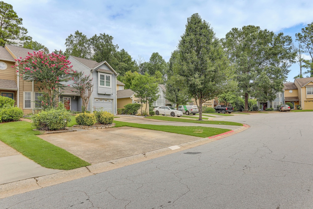 Fenced Yard & Pool Access: Lawrenceville Retreat!