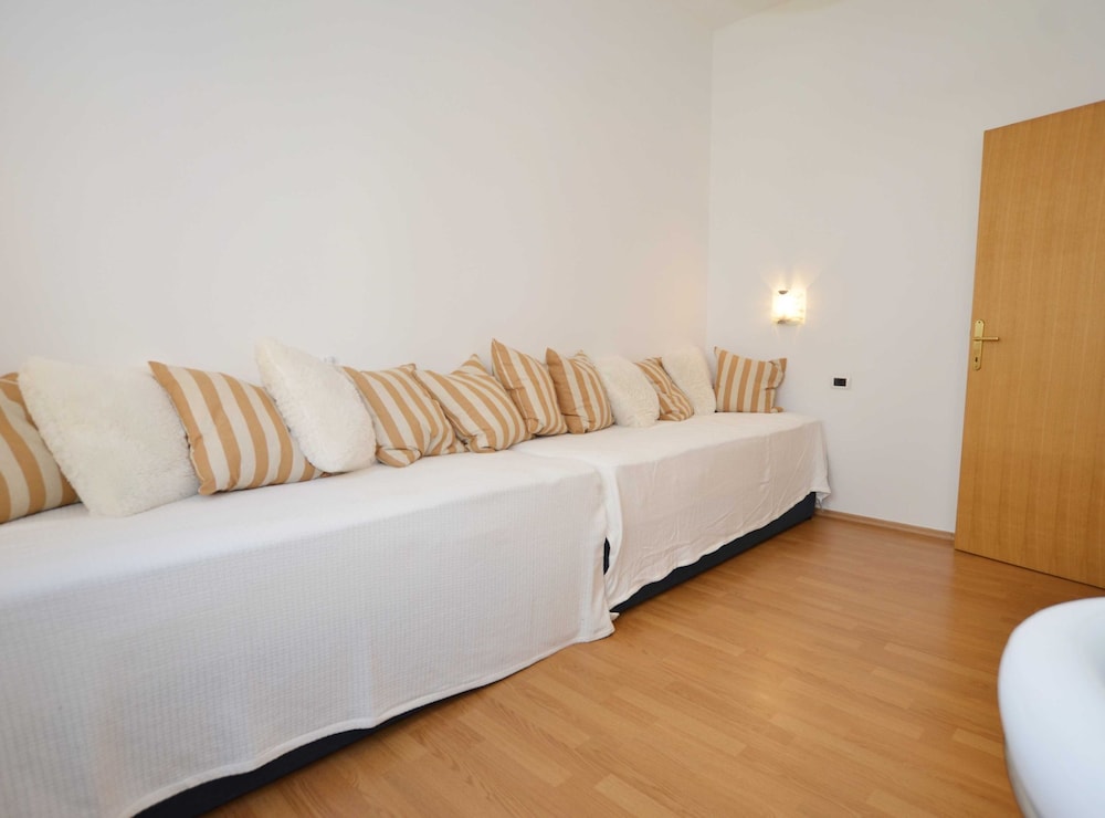 Elegant and Brigth Corner Apartments