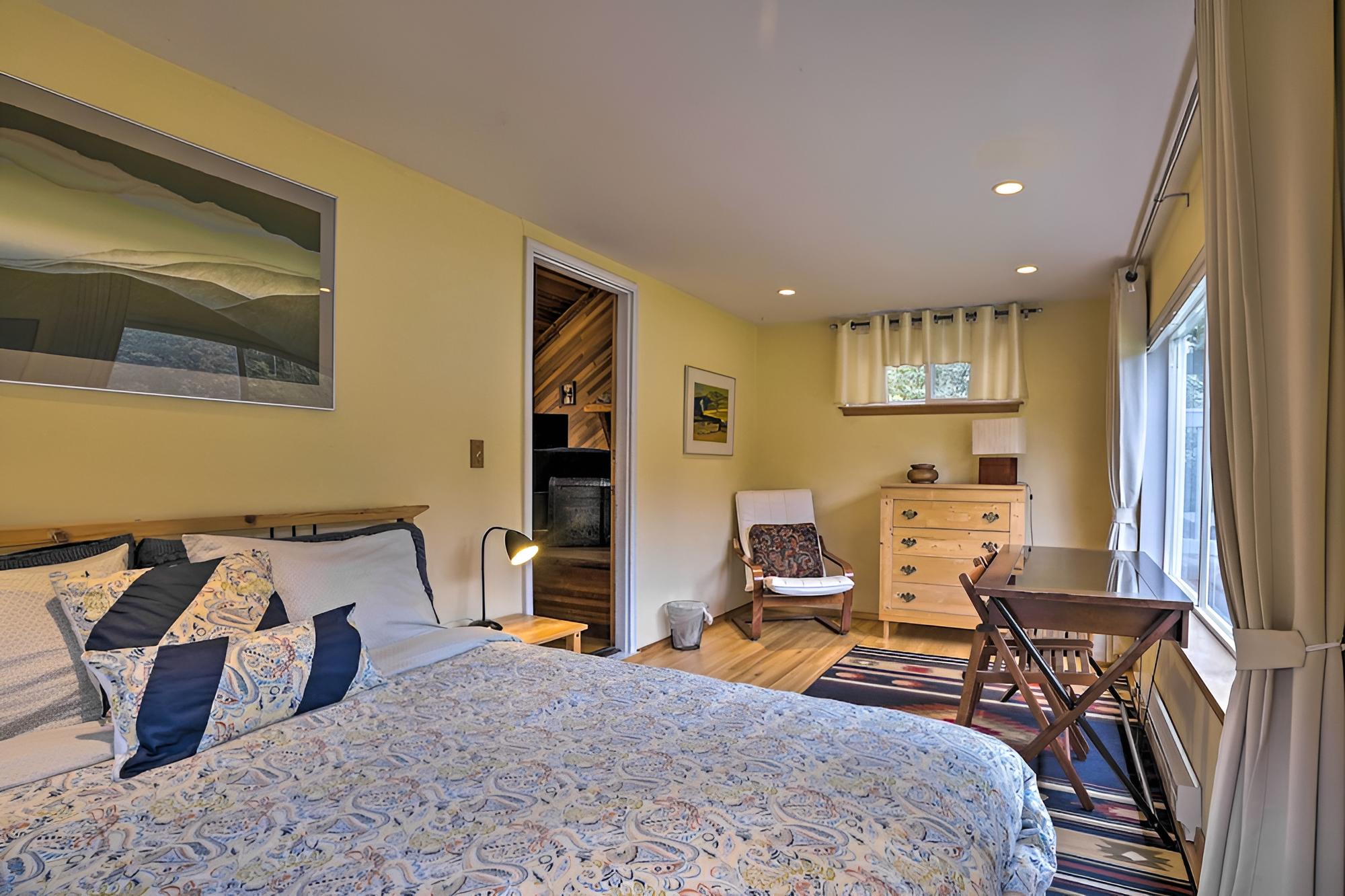 Riverfront Gold Bar Cabin w/ Hot Tub & Mtn Views! view 4