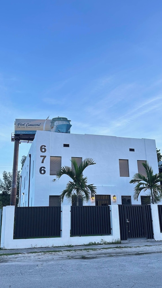 Stanza Design District Parking Laundry