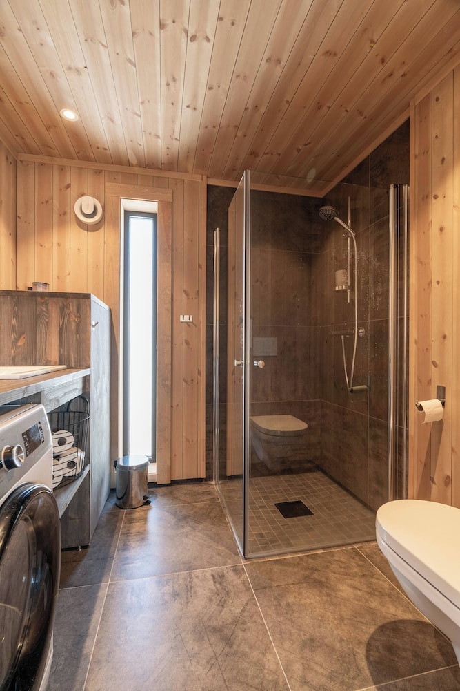 Hiking, Ski Resort, Local Shuttle bus Oslo Airport