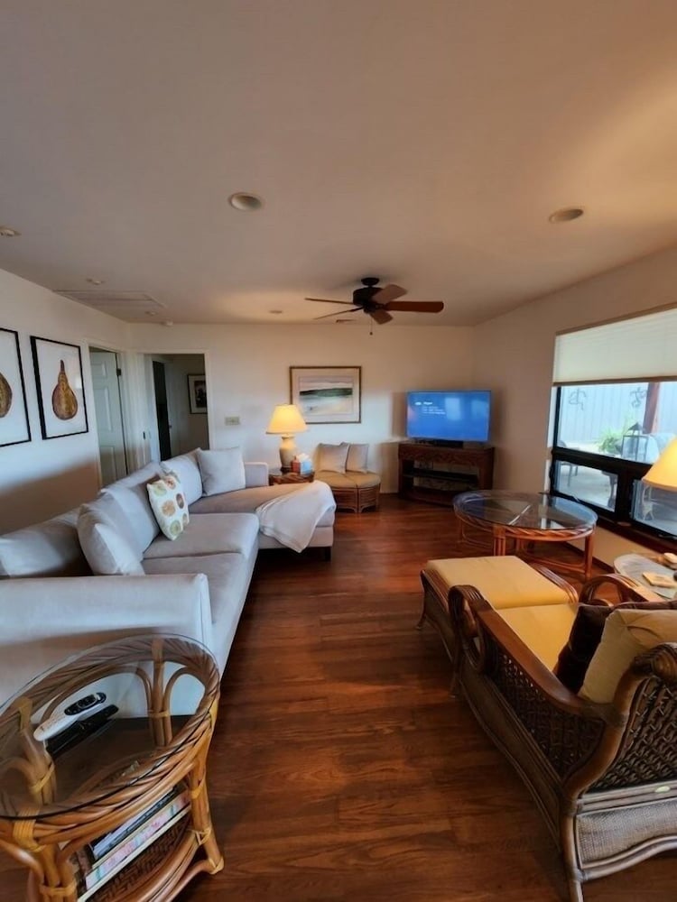 Kohala Estate Home 3 Bedroom Estate by RedAwning