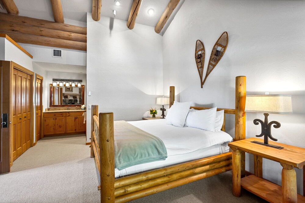 Pine Inn at Trail's End Lodge - Three Bedroom Residence with Spa #1 3 Condo