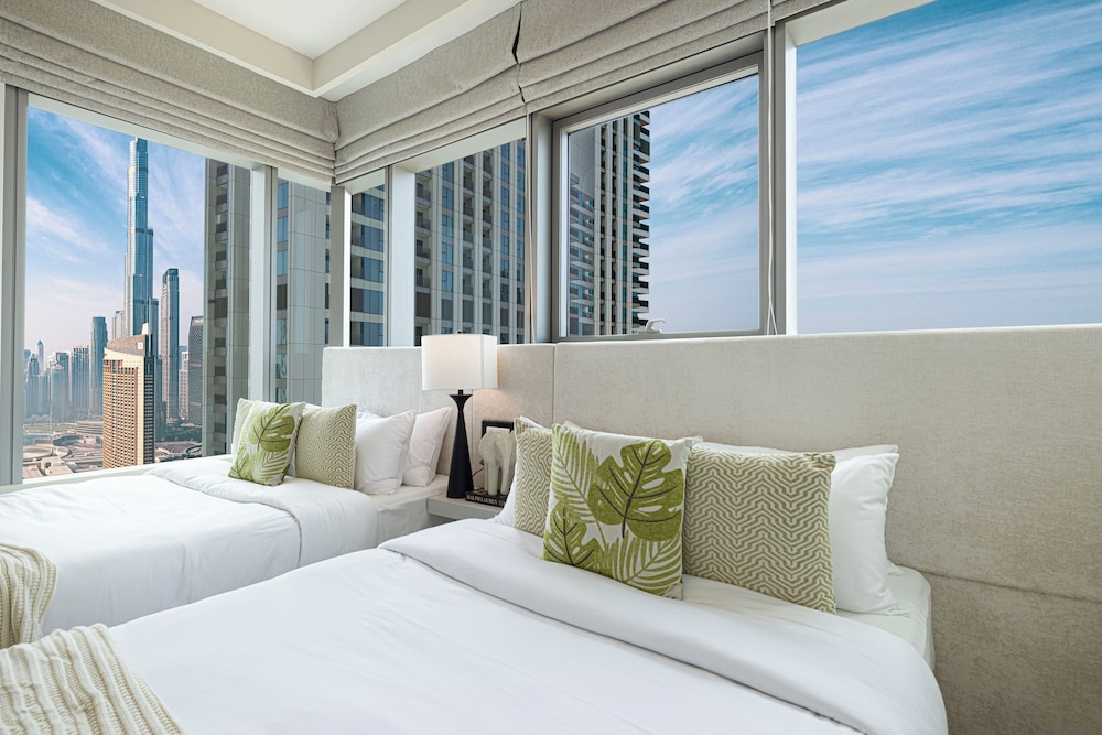 DVH Luxe Retreat 4BR Burj View Apartment