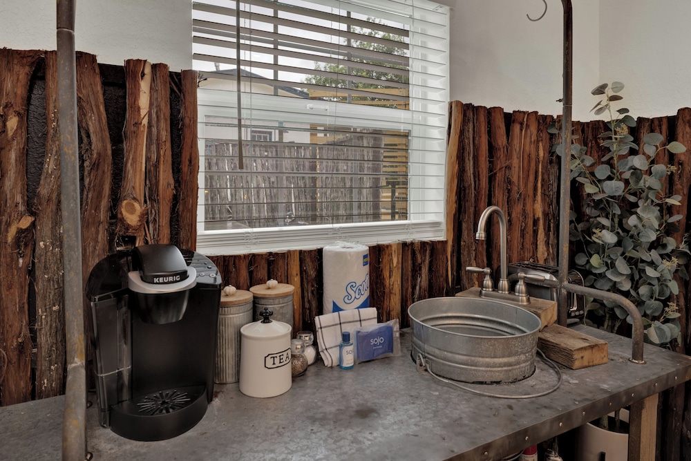 Poplar Place Soho With Hot Tub - 6 Blks to Main St