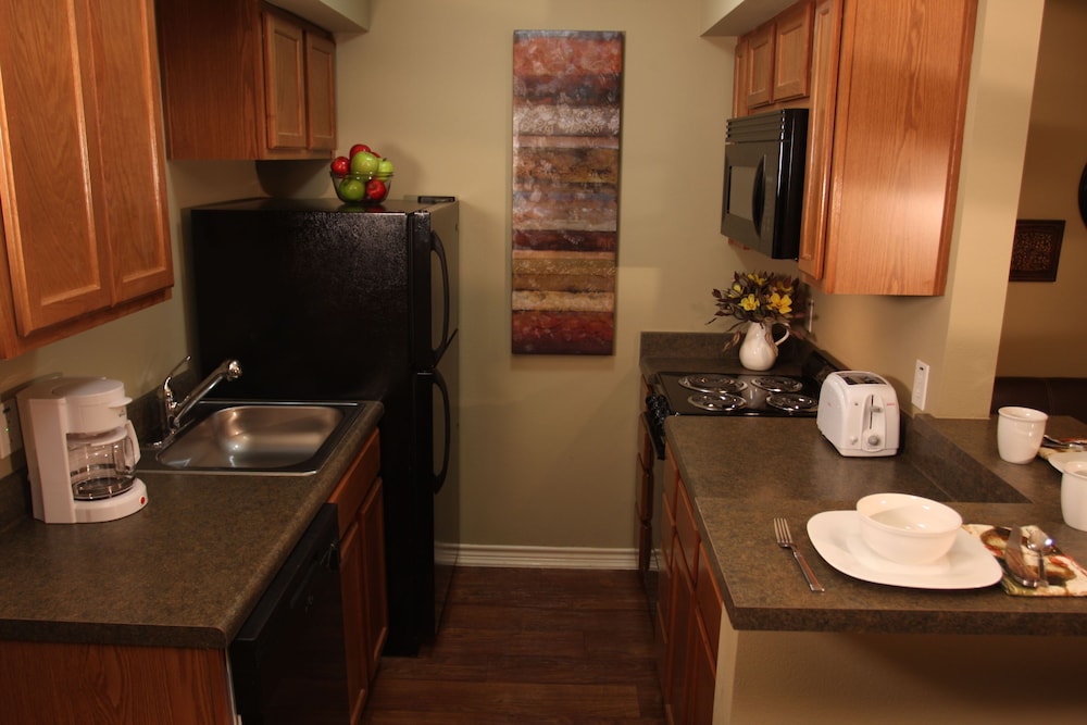 Eagle's Den Suites Kenedy a Travelodge by Wyndham
