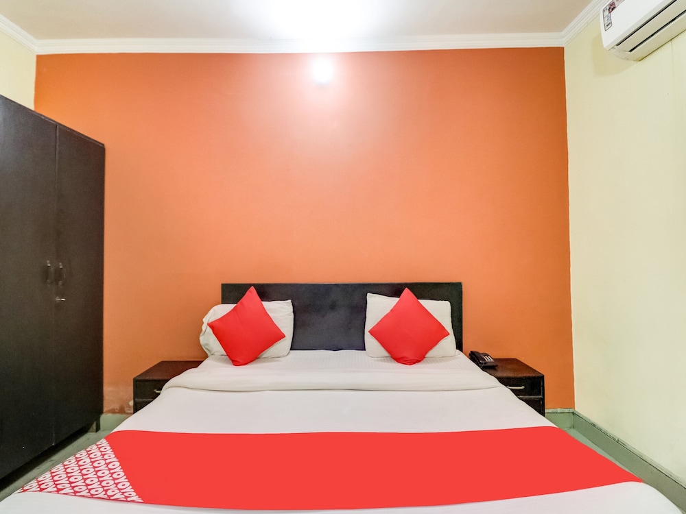 OYO 10877 Hotel R K Residency