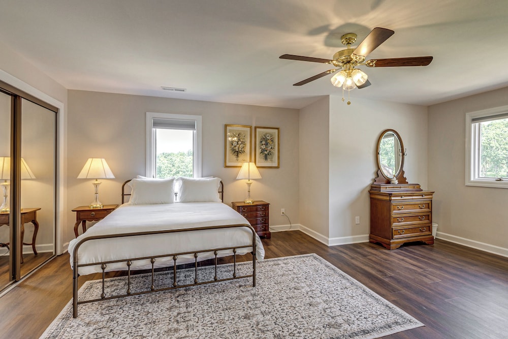 Pool, Lake & Patio: Sweeping De Soto Estate