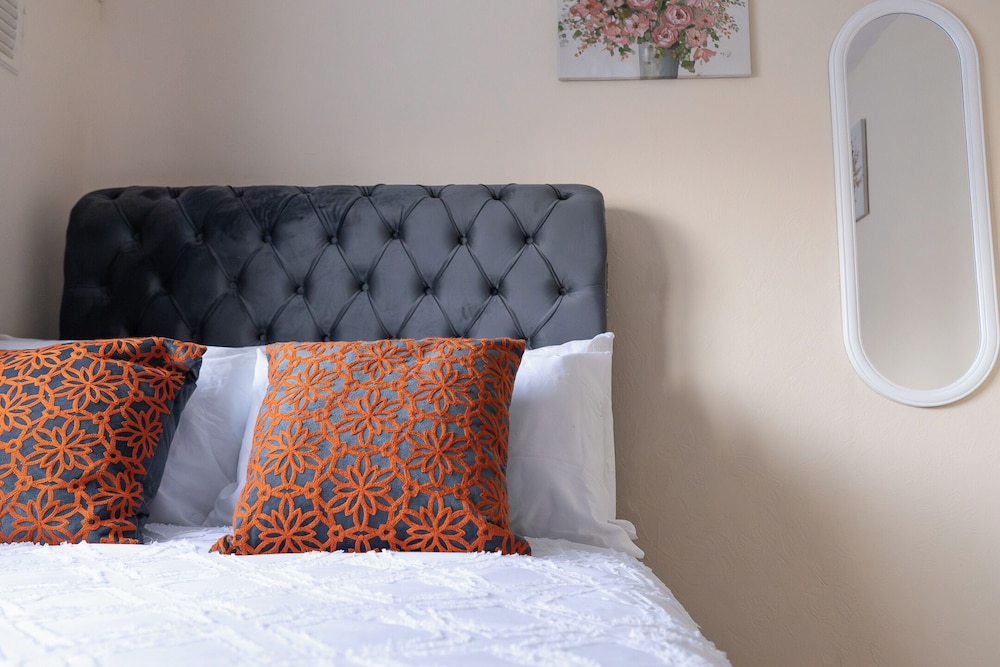 3-bed House - Sleeps 7, Parking & Views