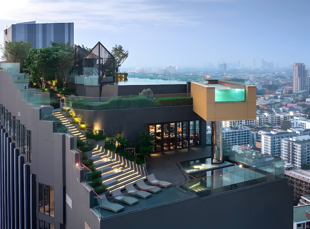 Elegant Room With Roof Top Pool - Best In Pattaya