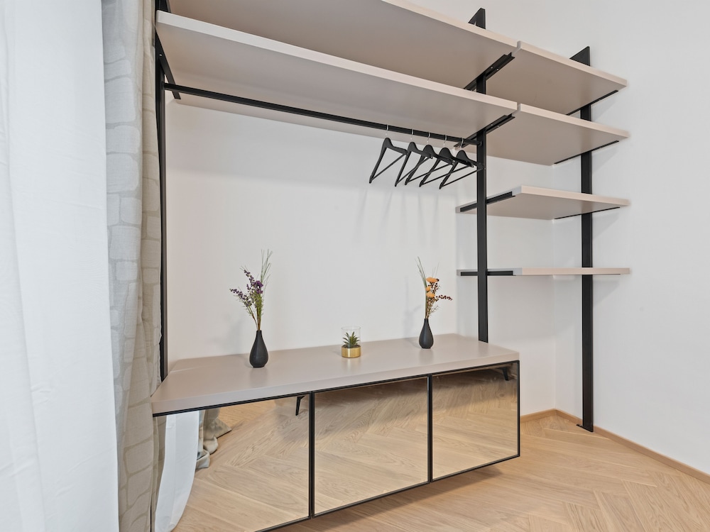 Living No. 5 by GT7 Hospitality
