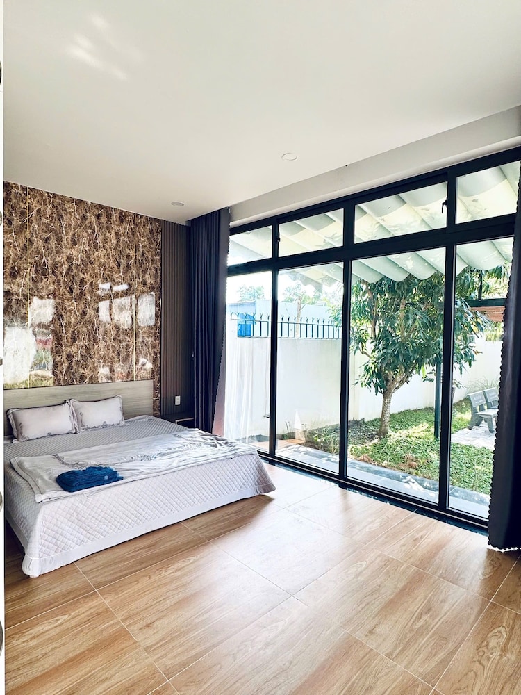 HOMESTAY HALONA