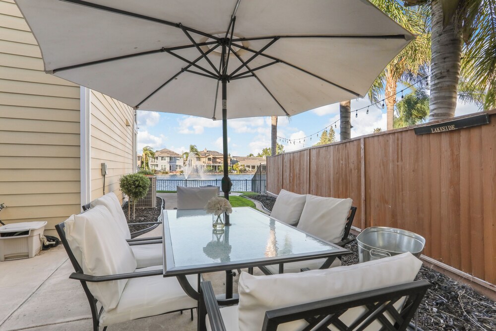 3 Mi to Main St Tracy: Homey Retreat w/ Game Room!