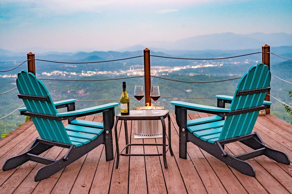 Unparalleled Views Deck w Hottub Game Room Pool Table Panorama by Avantstay