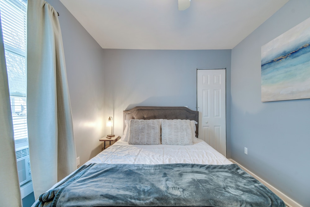 2 Mi to Dtwn Syracuse: Cozy Updated Apt!
