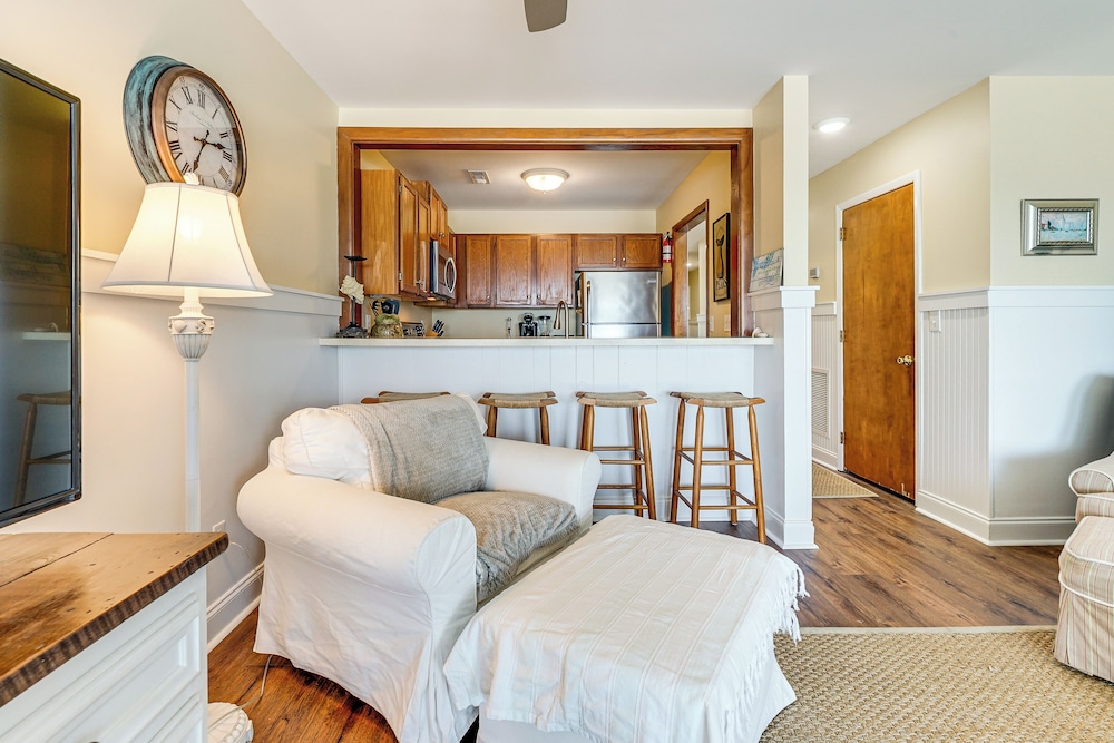 Sandy Oceanfront 2nd FL 1BR W/pool at The Riggings