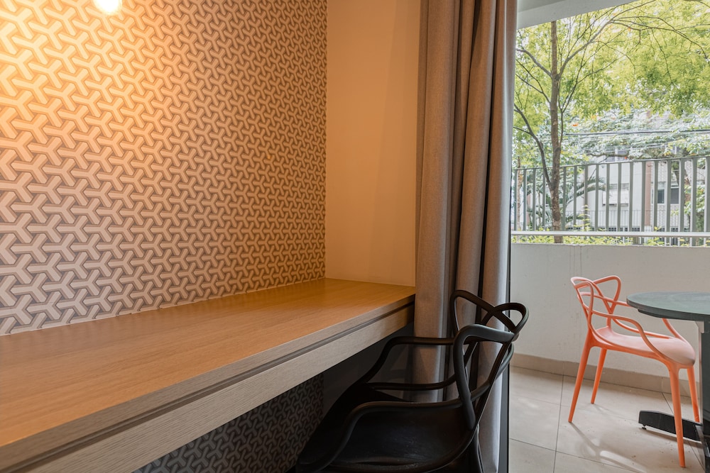ESD - Studios E-Side By Anora Spaces