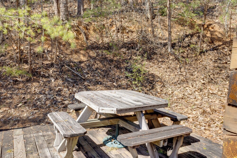 Private Hot Tub & Game Room: Mountain Retreat!