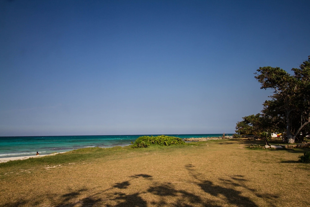 Yellow Canary Beach Villa