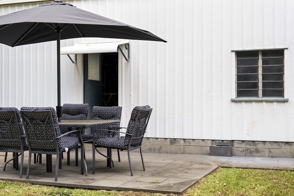 Spacious Family Home With Garden in Quiet Suburb