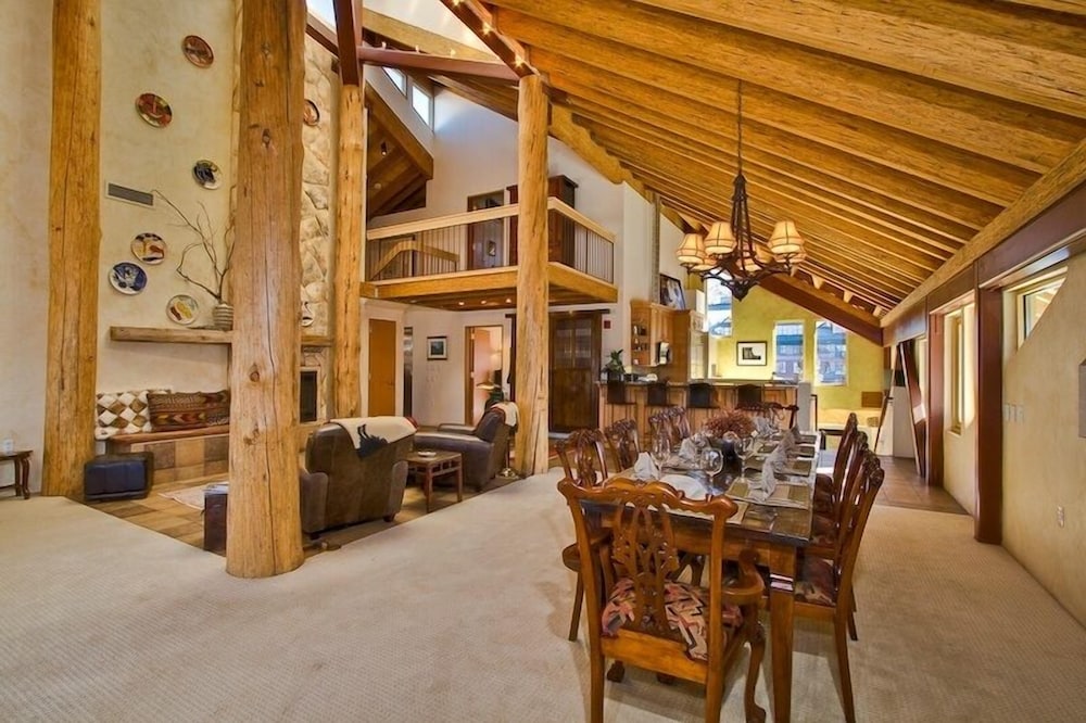 Downtown Penthouse 4 Bedroom Condo