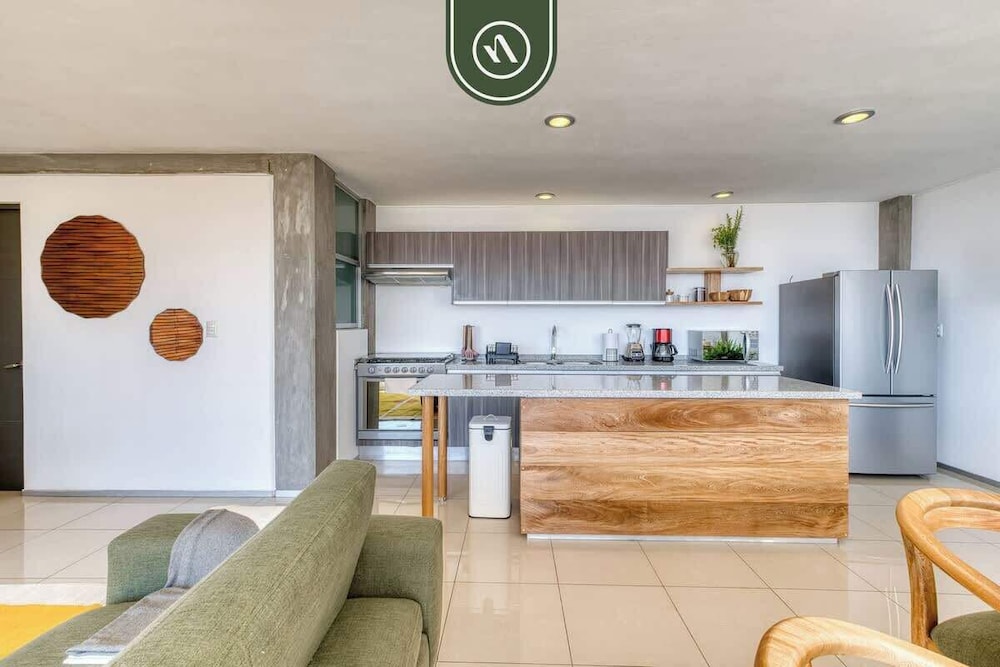 3 BR Condo - Panoramic Views - 5 Min to Downtown