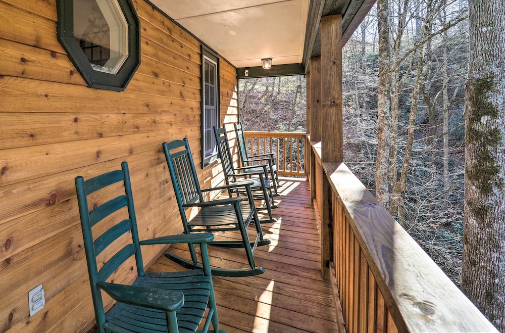 10 Mi to Sugar Mountain! Cozy Cabin in Newland