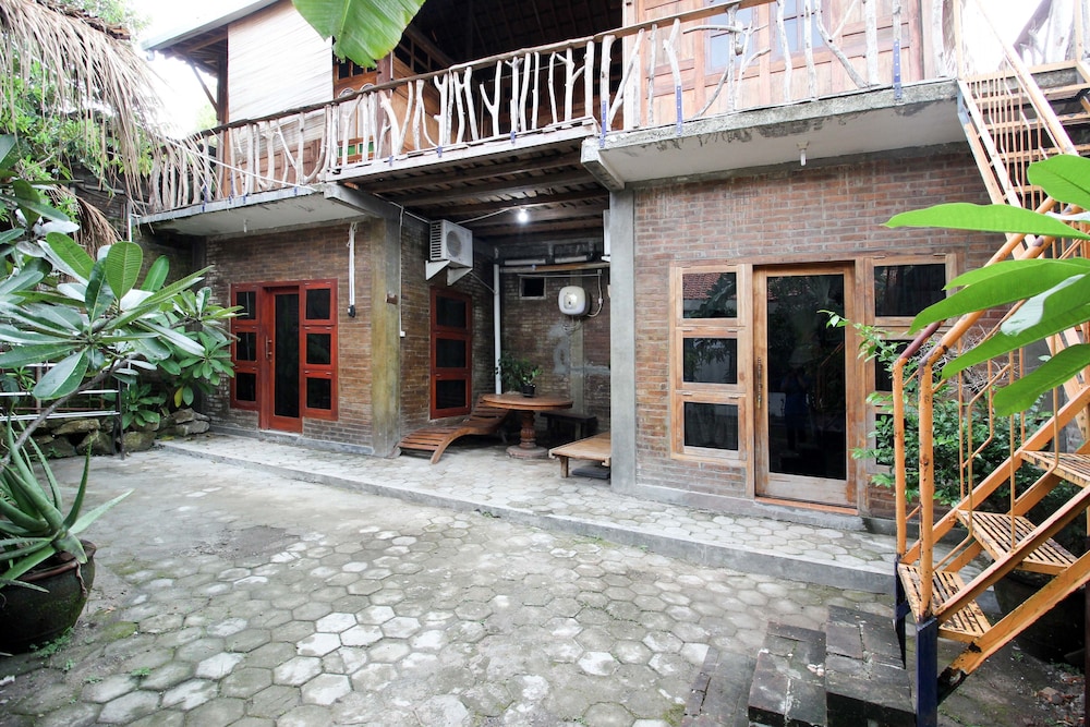 RedDoorz near Rumah Sakit Wirosaban view 5