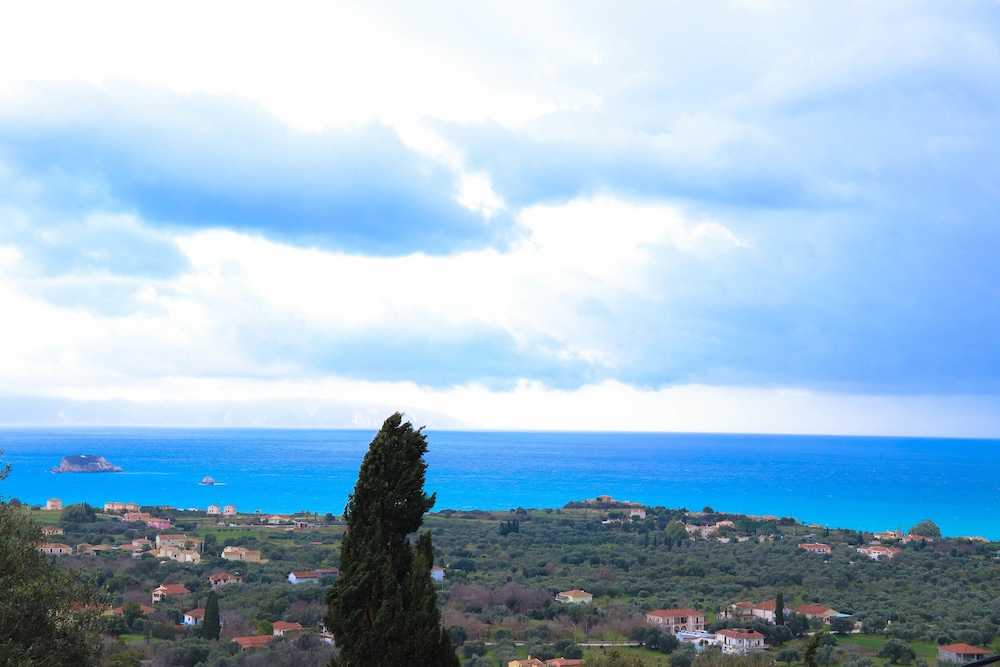 Orizontas Studios and Apartments view 5