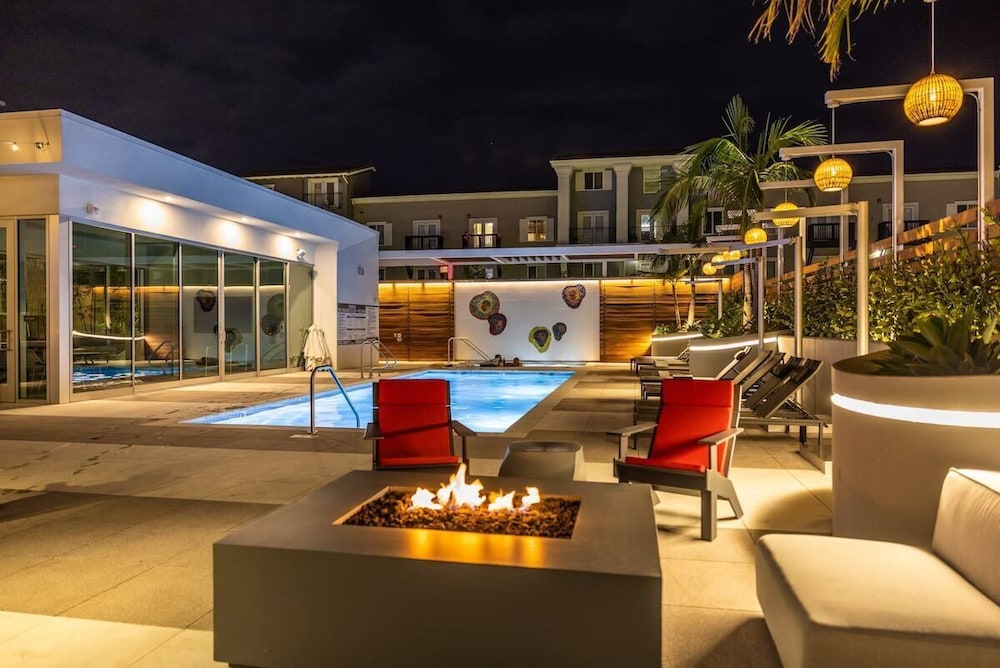 @ Marbella Lane - Grand 2BR w/ Beach & Ocean Views