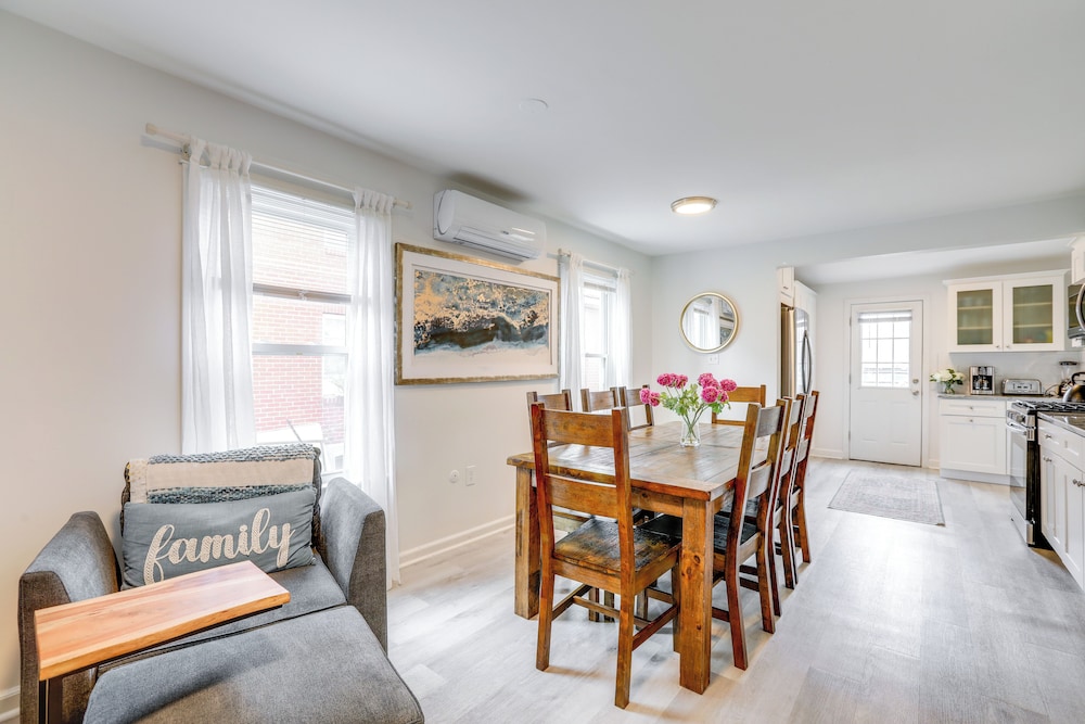 Walk to Campus & Palmer Square: Dtwn Townhome
