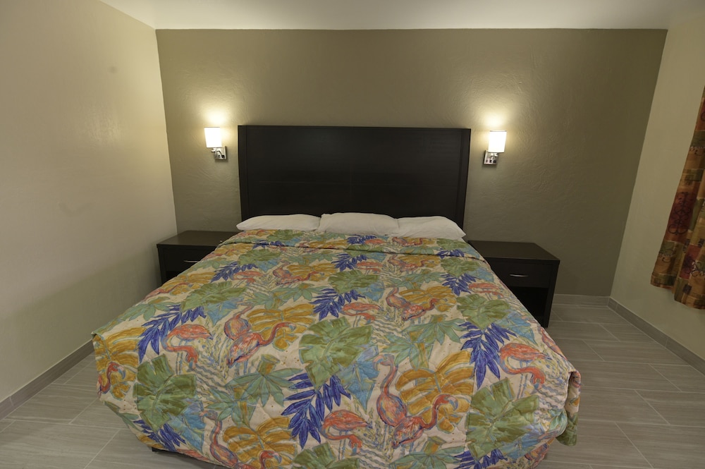 Deluxe Inn view 5
