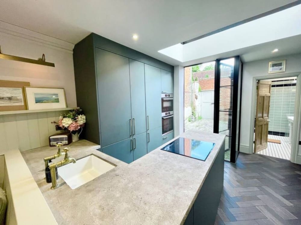 The Emerald - Central Henley 2 Bedroom House - From 145 Per Night