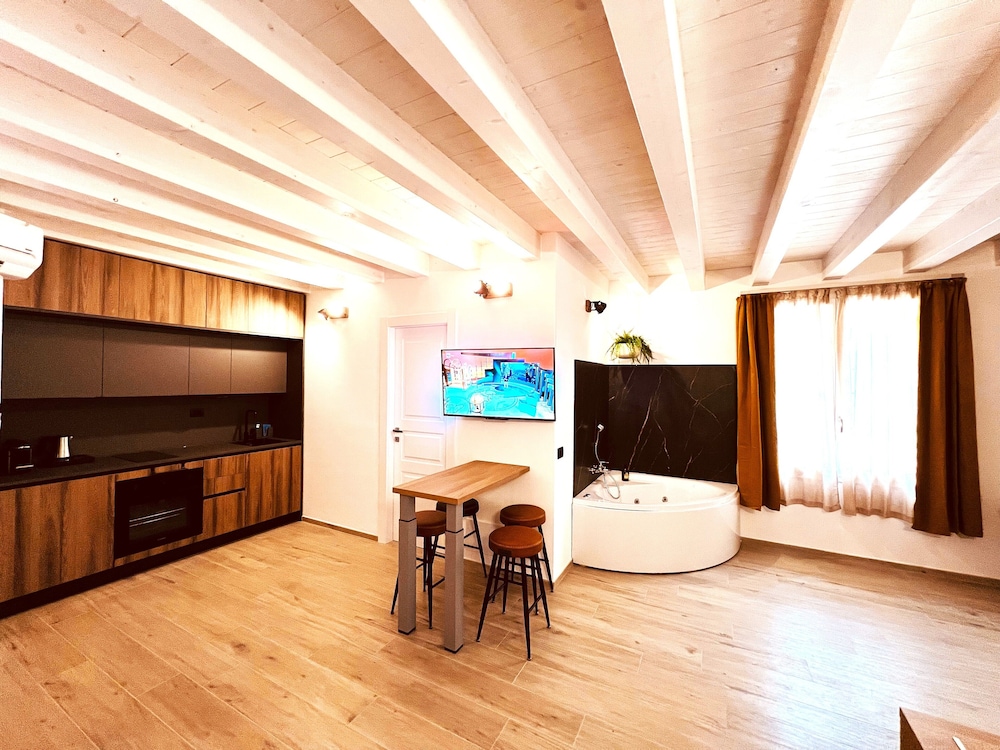 5 Terre hub suite