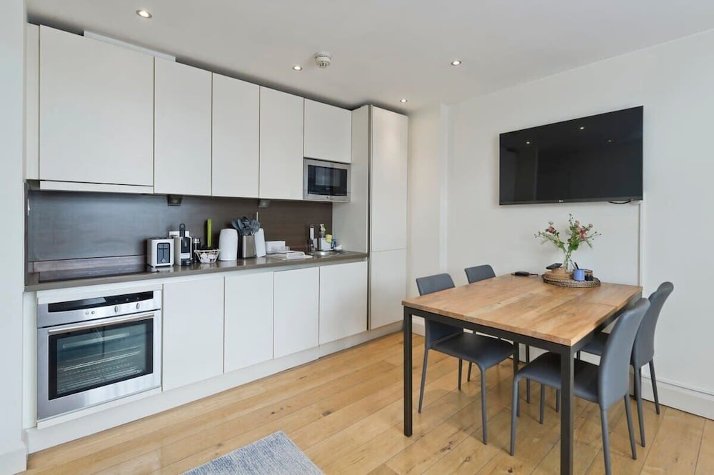2 Bedroom Apartment - Bayswater