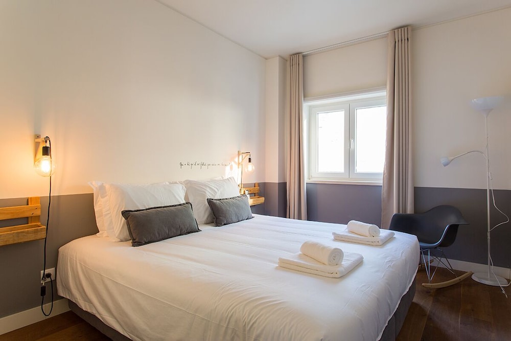 JOIVY Chic 1-bed flat, moments to Rato subway