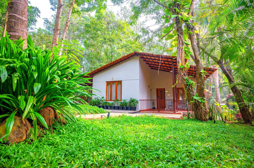 Deepwoodz Homestay by Z Vacations