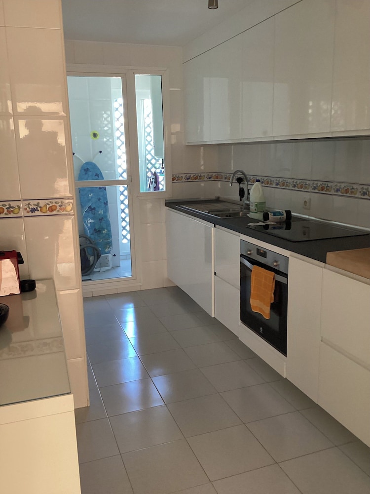 Marbella Retreat - 2 Beds - Sleeps 5 - Pool