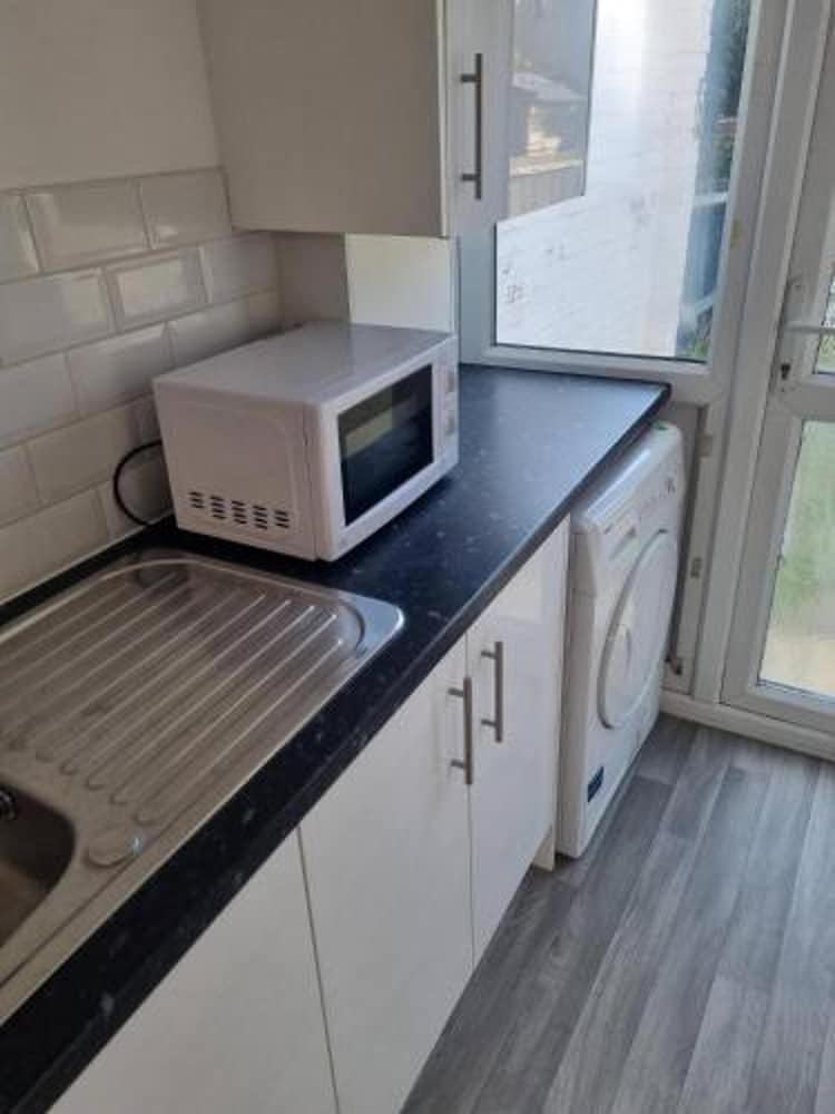 Gillingham Retreat - Spacious 4 Bedroom House