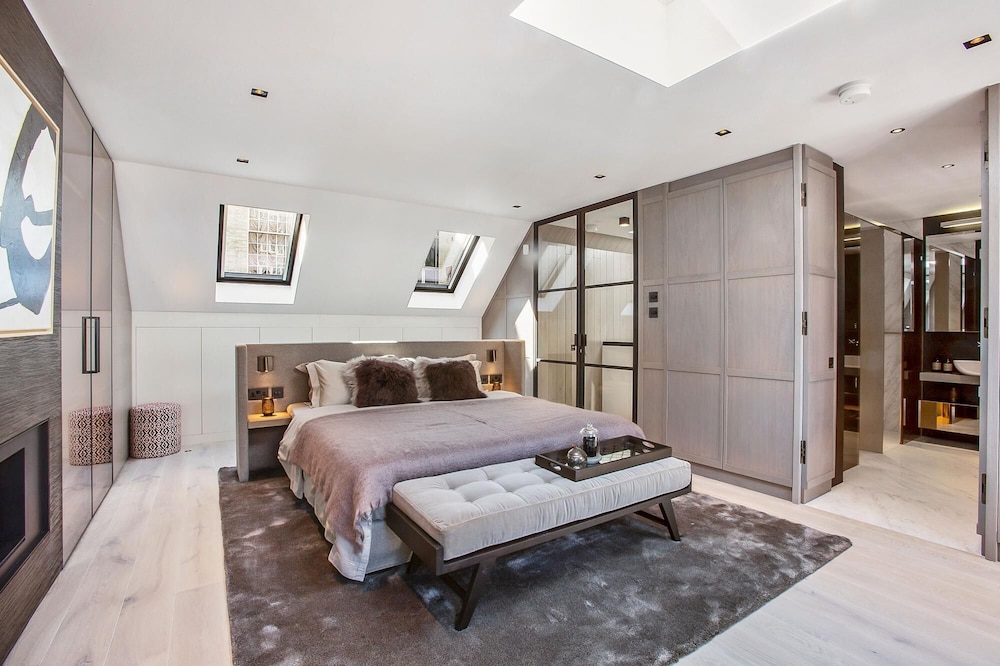 Luxurious Mews House in Pavilion Road - 3 Bedroom